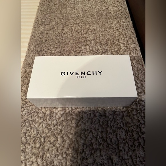 NEW IN BOX | Women’s Givenchy 55MM Oversized Round Tortoiseshell Sunglasses - Picture 8 of 9